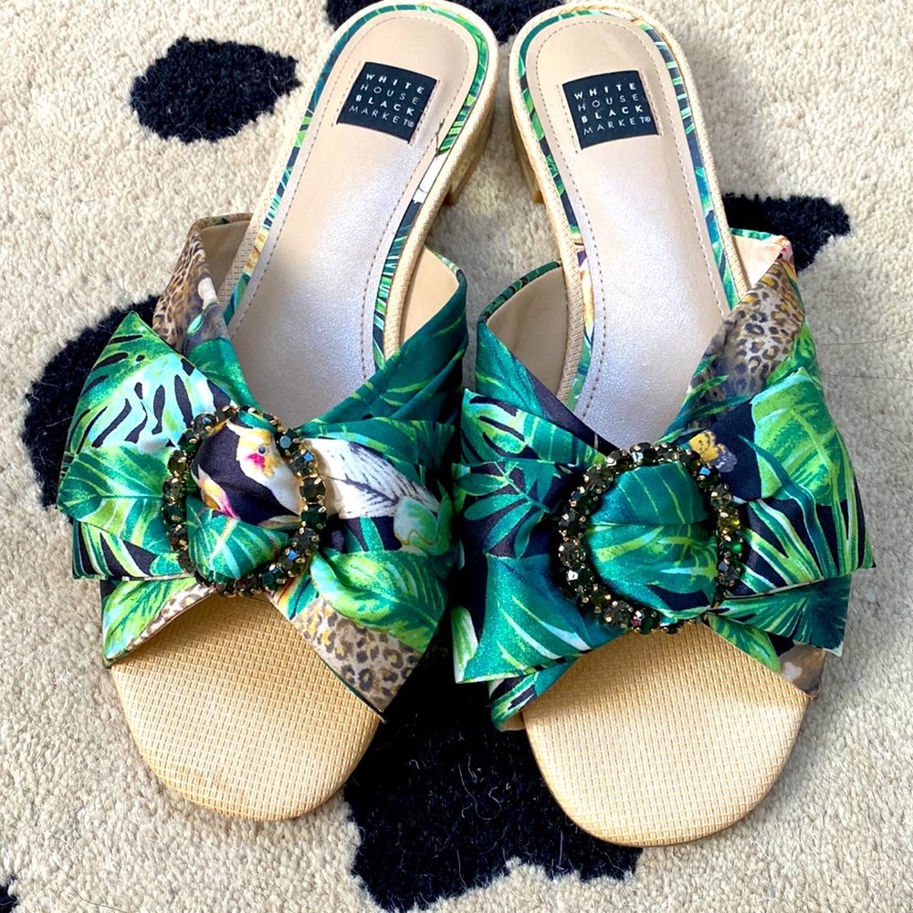 White House Black Market LIV AMZN GMY BOW SLD Mules Size 7.5 M
